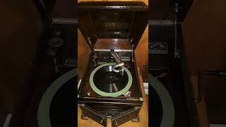 Hoodle Addle. Tex Beneke with The Miller Orchestra. Vocal refrain by Tex Beneke and The Mello Larks