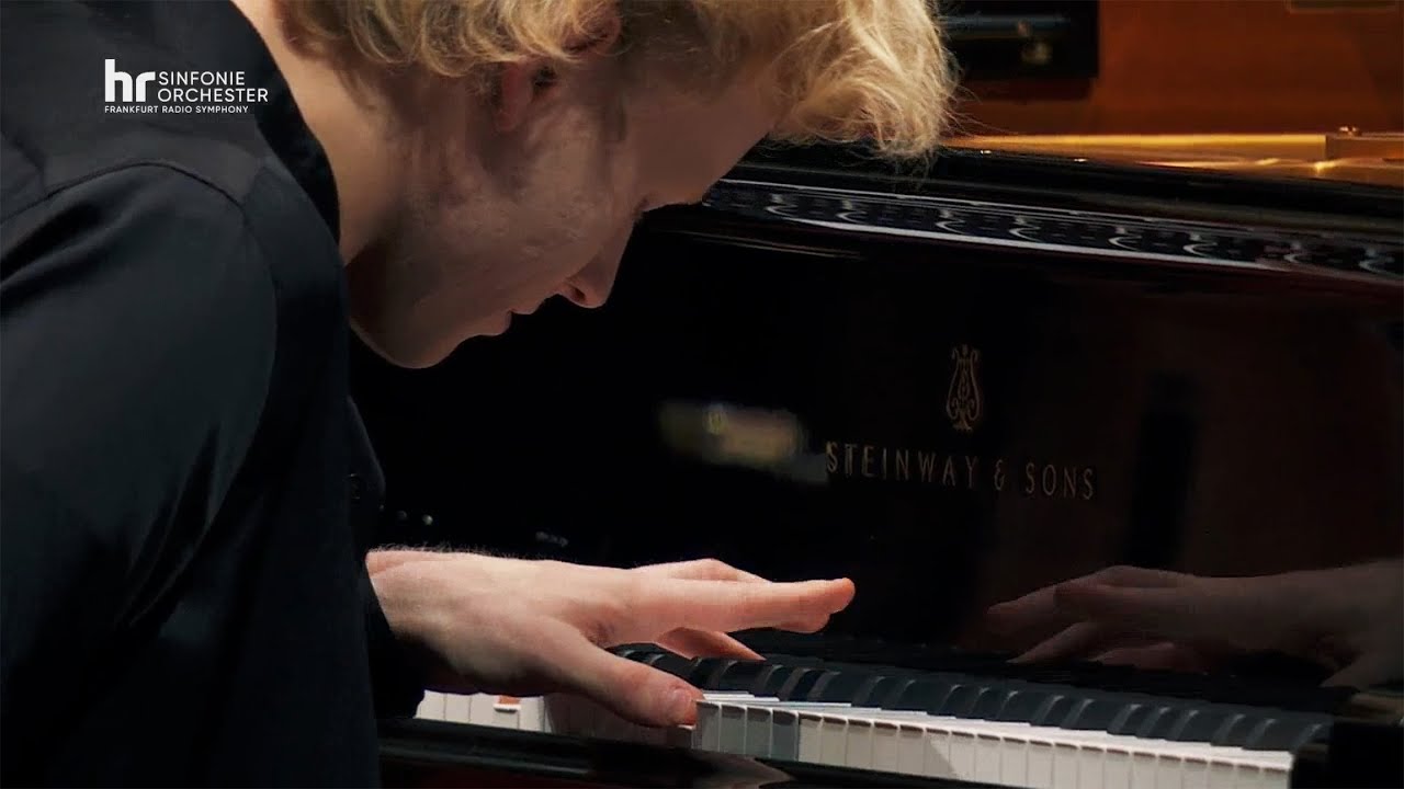 Skrjabin: Prelude für die linke Hand c-Moll ∙ Alexander Malofeev