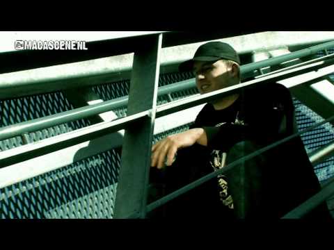 Macascene presenteert: 16 - Boeroe-Man