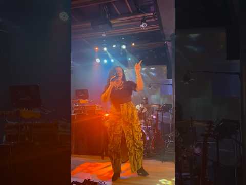 Jonell - Round and Round #Legend 😍👑🤍✨