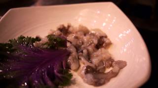 preview picture of video 'Eating Sannakji (Raw Octopus) 산낙지 in Seoul'