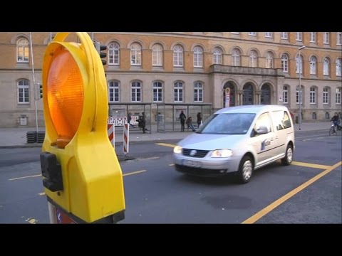 Erste legale Fahrt über den Osnabrücker Neumarkt trotz Sperrung