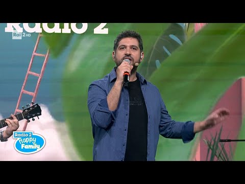Manco Lontanamente Show! - Radio2 Happy Family 18/07/2022