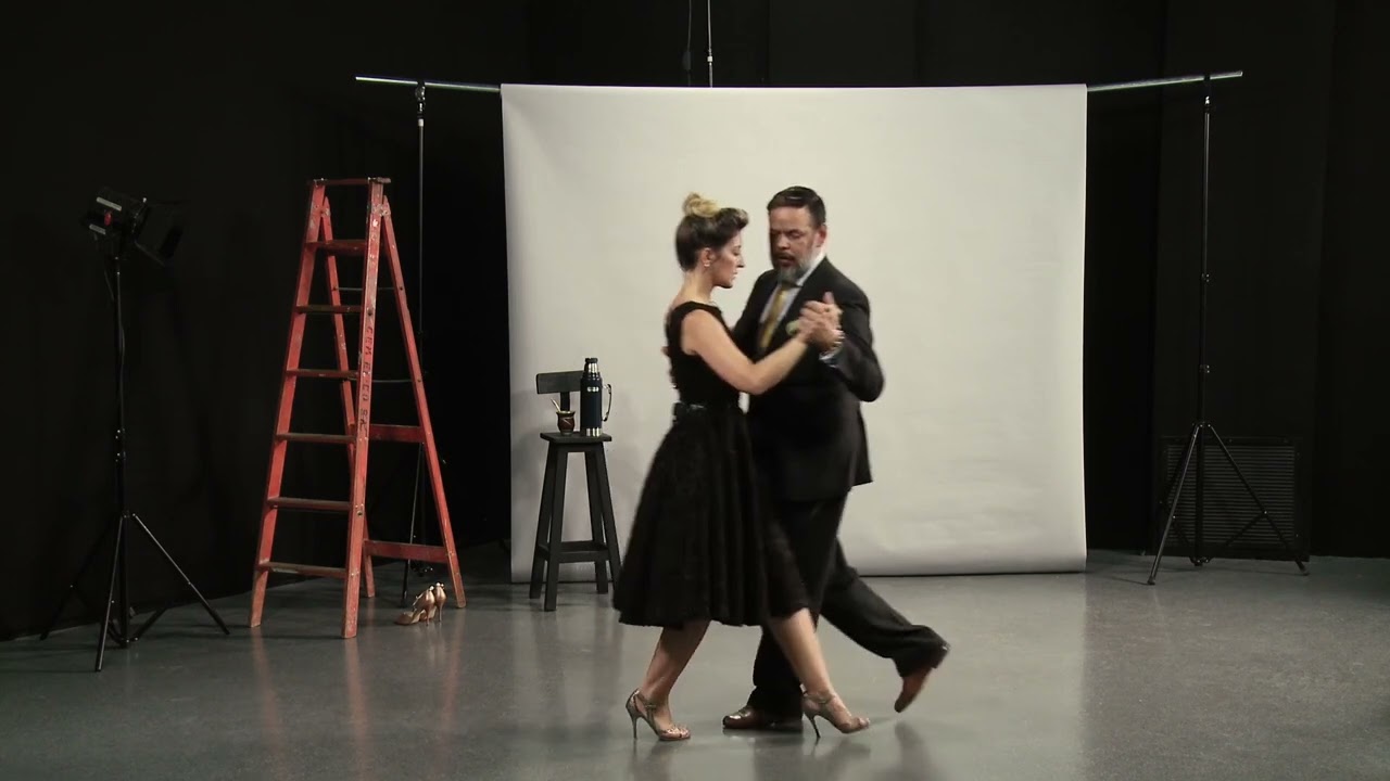 Excerpt from Lesson “Cruzes con Empujadita” with Josefina Bermudez & Fabian Peralta
