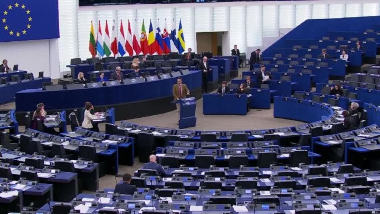 Vannacci a Commissaria Lahbib: Non ha defibrillatore in borsetta per riesumare anti-discriminazione?