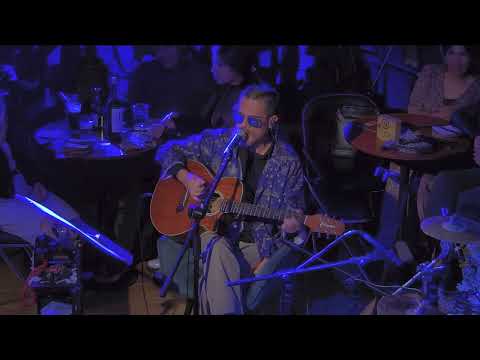 Incurable - Acústico Living Room