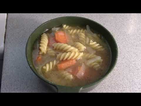 MongoTV_2676 - Min Aftensmad - OKSEBOUILLONSUPPE Med Gulerødder - Løg - Pastaskruer