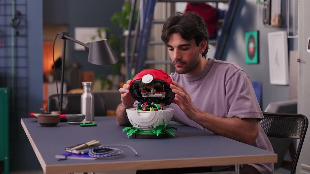 LEGO Pokémon - Poké Ball s ikonickými okamihmi Trénerov