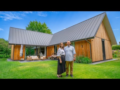 They built an L-shaped DREAM HOUSE on a SMALL plot! They pay $6 per day for energy!