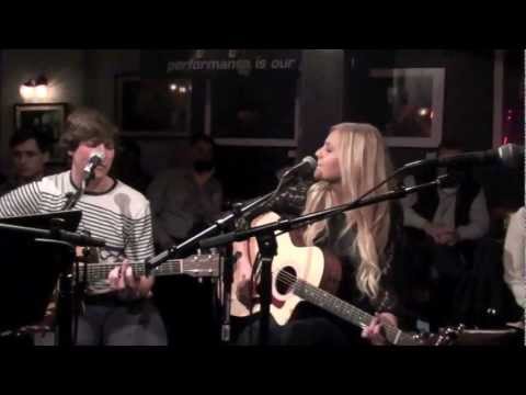 Kelsea Ballerini - Lost and Found (live at Bluebird Cafe)