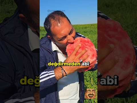 Dayı koskoca karpuzu eliyle soyup yedi 🍉