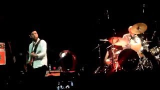 Kashmir. SURFING THE WARM INDUSTRY