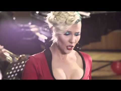 Sarah Mace and The MRT Big Band Среќна Нова Година