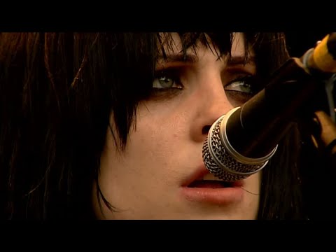 The Distillers - Drain The Blood (Reading 2004)