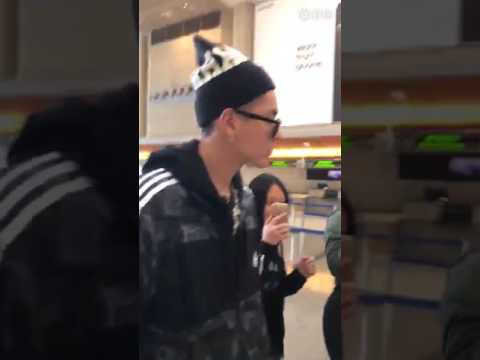 161217 Kris Wu at LAX airport fancam