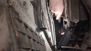 Saab 900 changing the old V belts
