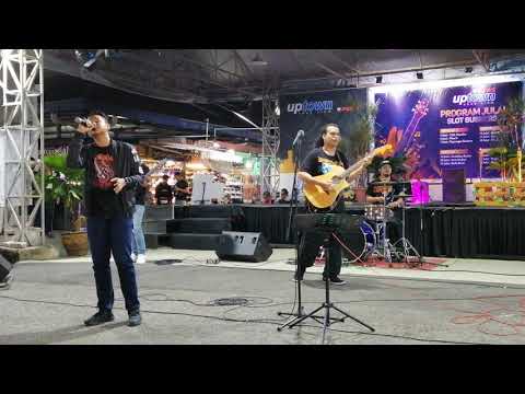 Menimbang Rasa(Oslan Husein) - Jarang kita tengok anak muda tahu lagu2 lama ni. Adik Haqil sempoi...