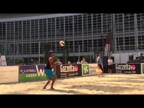 Adrian Carambula in battuta al Milan Masters - Slow Motion