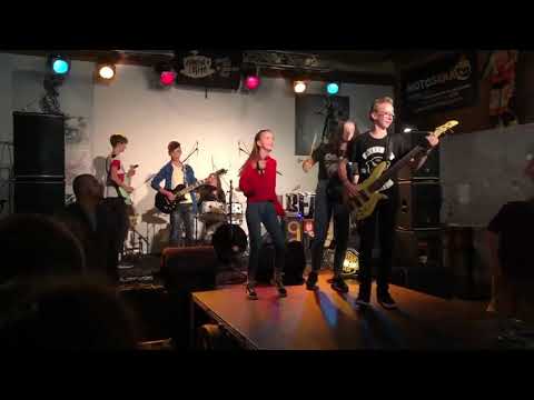 DOCELA kapela  - You shook me all night long (AC/DC)