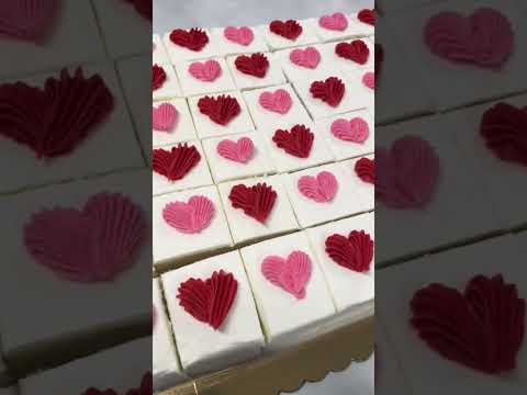 Pre-cut half sheet cake makes serving quests a breeze #buttercreamcakes #customcakes