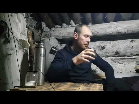 A DUGOUT BY THE RIVER / FROST-28 / A LOCKER WITH AN AXE MADE OF DEAD WOOD!