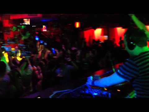 Silent Disco im Weekender Club.wmv