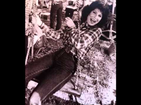 Loretta Lynn - Everybody's looking for somebody new