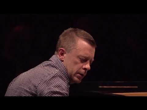 Matija Dedić - U registraturi (naslovna tema) (live in ZKM)