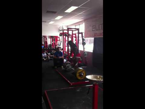 Sal 300kg (660lb) RAW deadlift @ 87kg (191lbs)