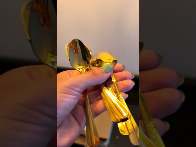 Vídeo relacionado con Arcos Serie Capri - Cubertería de 24 piezas en una Caja de Regalo (6 cuchillos + 12 cucharas + 6 tenedores) - Monoblock de una pieza en Acero Inoxidable Color Plata