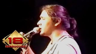 Download lagu Ello - Kisah Kita Tlah Usai (Live Konser Cirebon 6 November 2005) mp3