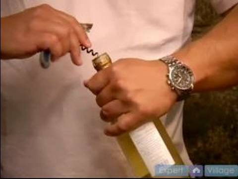 ワイン作りのヒント。ワイン作りでボトルを開ける (Wine Making Tips : Opening Bottles in Wine Making)