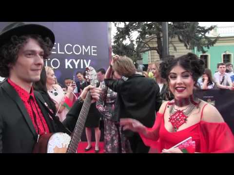 ESCKAZ in Kyiv: NAVIBAND (Belarus) singing on the Red Carpet