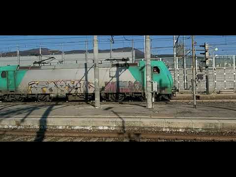 E 483 con carri Cisterne