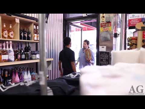 Magician, Andy Gross does amazing magic trick in a store!