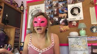 La donna bassa rifiuta gli uomini bassi