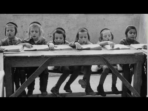 Oyfn Pripetshok - Amy Shapiro