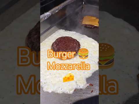 Lumer, tarik, dan santap. Mozzarella Burger Goals. 🤤 #shorts #burger #kuliner #food