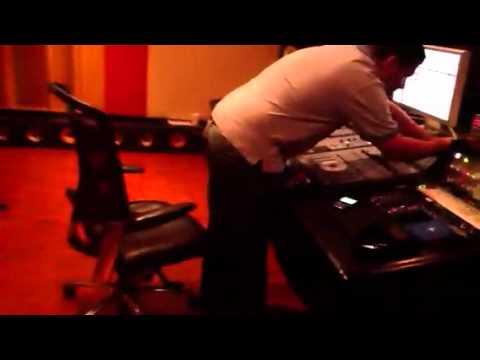 SHADOW BLOW trabajando desde el estudio de ilegales