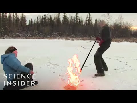 為什麼你能點燃這些冰凍湖泊的火種 (Why You Can Light These Frozen Lakes On Fire)