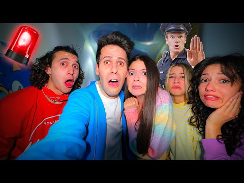 CI NASCONDIAMO TUTTA LA NOTTE IN UN NEGOZIO e ARRIVA LA POLIZIA!!