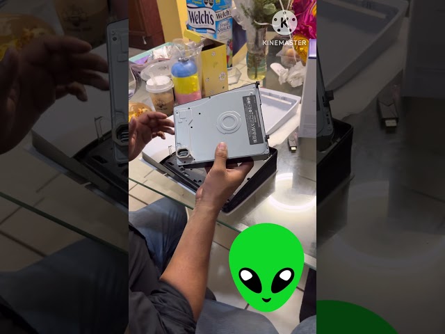 Vídeo relacionado con Genérico Caja Porta-CD Azul para PlayStation 5 (PS5) - Estuche de Repuesto para Disco Individual con Soporte Seguro para Juegos de PS5 - Solución Compacta y Ligera de Protección para Discos