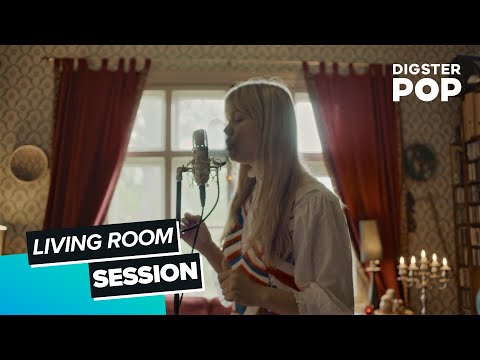 Lxandra - Swimming Pools (Living Room Session)