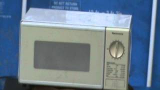 How to Microwave the Redneck Way! light bulb vs microwave