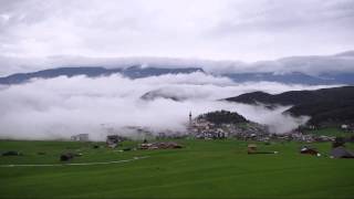 preview picture of video 'Südtirol - Kastelruth unter Wolken, Südtirol, Dolomiten'