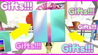 How To Get Free Gifts From Santa - presents from santa new update roblox adopt me