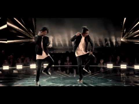 Les twins going hard for the final on the stage!