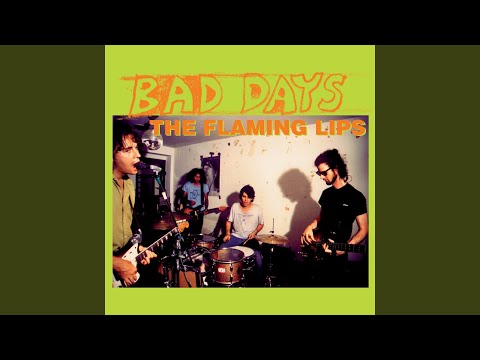 Videoclip de Put the Waterbug in the Policeman's Ear (Ghetto Blaster Recording at the Art School, Sept '93) — The Flaming Lips