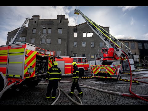 Požár v Bruntále: dva zranění hasiči a škoda za 50 milionů