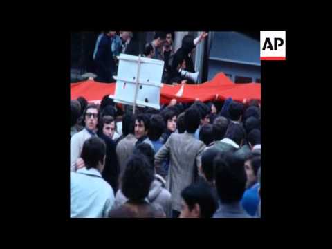 SYND 26 10 75 STUDENTS DEMONSTRATIONS IN ISTANBUL